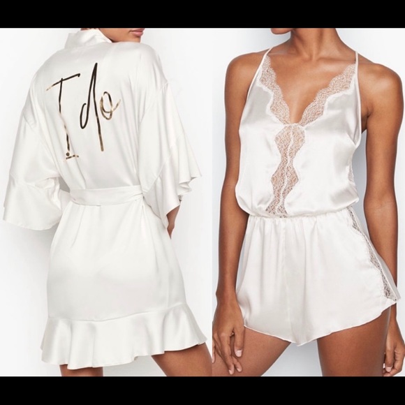 VS Bridal Lingerie & Robe - Picture 1 of 9